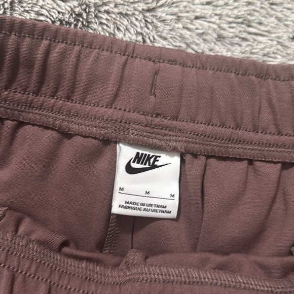Nike - tech shorts - Picture 3 of 6